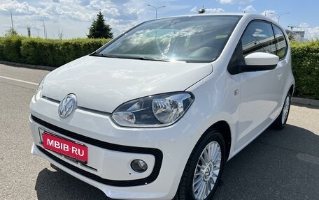 Volkswagen up! I рестайлинг, 2014 год, 985 000 рублей, 3 фотография