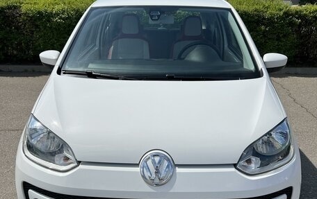 Volkswagen up! I рестайлинг, 2014 год, 985 000 рублей, 2 фотография