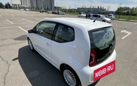 Volkswagen up! I рестайлинг, 2014 год, 985 000 рублей, 10 фотография