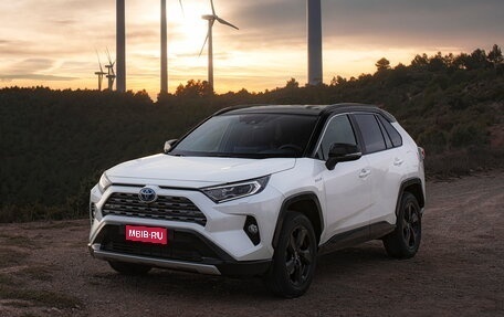 Toyota RAV4, 2020 год, 4 200 000 рублей, 1 фотография