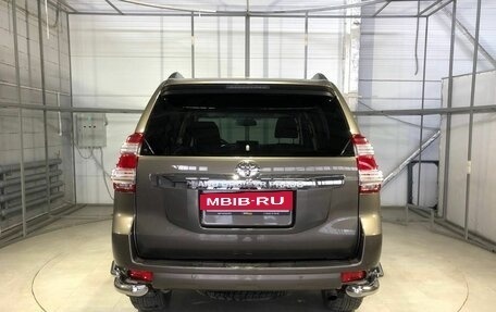 Toyota Land Cruiser Prado 150 рестайлинг 2, 2015 год, 4 499 000 рублей, 6 фотография