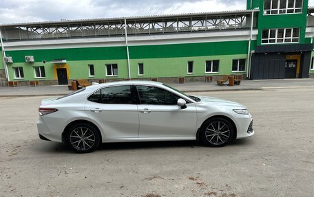 Toyota Camry, 2022 год, 3 250 000 рублей, 4 фотография