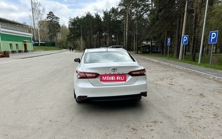 Toyota Camry, 2022 год, 3 250 000 рублей, 6 фотография