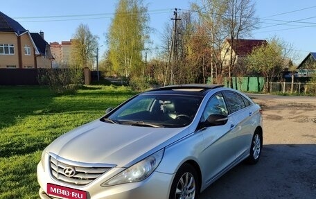 Hyundai Sonata VI, 2010 год, 1 075 000 рублей, 1 фотография