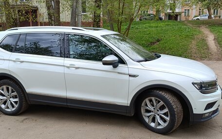 Volkswagen Tiguan II, 2017 год, 3 300 000 рублей, 3 фотография