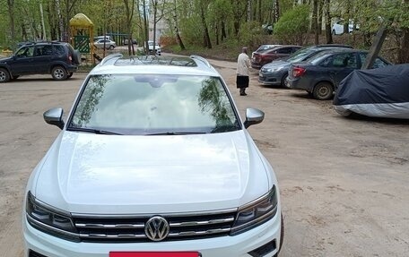 Volkswagen Tiguan II, 2017 год, 3 300 000 рублей, 2 фотография