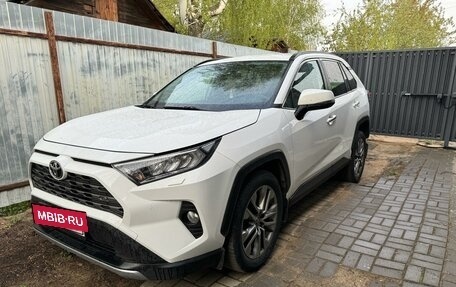 Toyota RAV4, 2020 год, 3 550 000 рублей, 2 фотография