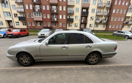 Mercedes-Benz E-Класс, 1997 год, 395 000 рублей, 4 фотография