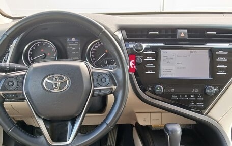 Toyota Camry, 2018 год, 2 590 000 рублей, 12 фотография