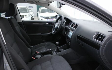 Volkswagen Jetta VI, 2011 год, 995 000 рублей, 13 фотография