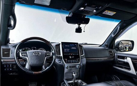 Toyota Land Cruiser 200, 2018 год, 7 699 000 рублей, 20 фотография