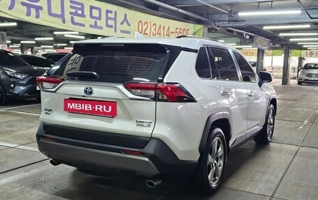 Toyota RAV4, 2019 год, 2 800 000 рублей, 4 фотография