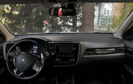 Mitsubishi Outlander III рестайлинг 3, 2015 год, 1 890 000 рублей, 8 фотография