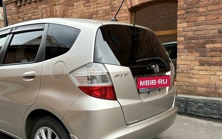 Honda Fit III, 2009 год, 900 000 рублей, 7 фотография