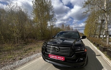 Toyota Land Cruiser 200, 2017 год, 7 350 000 рублей, 4 фотография