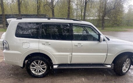 Mitsubishi Pajero IV, 2013 год, 2 600 000 рублей, 3 фотография