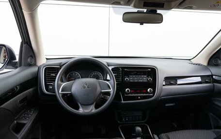Mitsubishi Outlander III рестайлинг 3, 2020 год, 2 270 000 рублей, 6 фотография