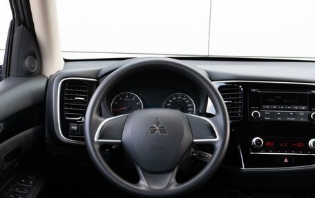 Mitsubishi Outlander III рестайлинг 3, 2020 год, 2 270 000 рублей, 15 фотография