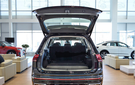 Volkswagen Tiguan II, 2023 год, 6 018 000 рублей, 11 фотография