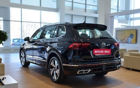 Volkswagen Tiguan II, 2023 год, 6 018 000 рублей, 9 фотография