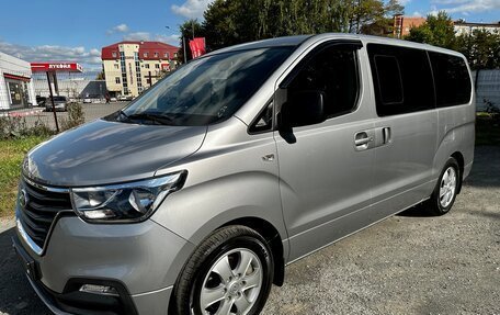 Hyundai Grand Starex Grand Starex I рестайлинг 2, 2019 год, 3 590 000 рублей, 2 фотография