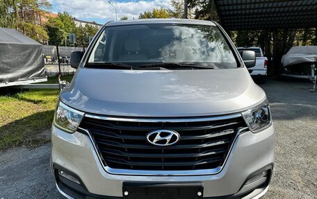 Hyundai Grand Starex Grand Starex I рестайлинг 2, 2019 год, 3 590 000 рублей, 18 фотография