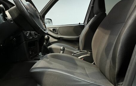 Chevrolet Niva I рестайлинг, 2015 год, 735 000 рублей, 11 фотография