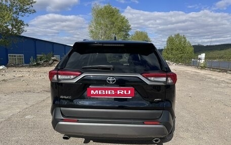 Toyota RAV4, 2021 год, 3 930 000 рублей, 4 фотография