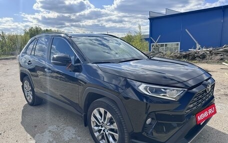 Toyota RAV4, 2021 год, 3 930 000 рублей, 3 фотография