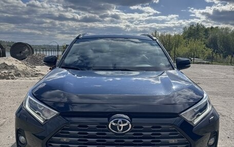 Toyota RAV4, 2021 год, 3 930 000 рублей, 2 фотография