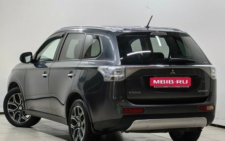 Mitsubishi Outlander III рестайлинг 3, 2014 год, 1 614 000 рублей, 2 фотография