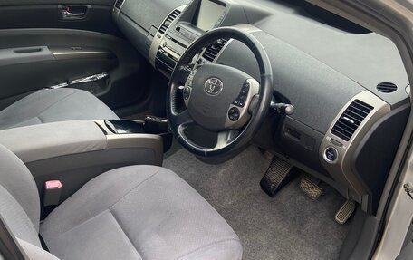 Toyota Prius, 2008 год, 1 150 000 рублей, 8 фотография