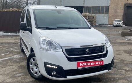 Peugeot Partner II рестайлинг 2, 2021 год, 2 200 000 рублей, 2 фотография