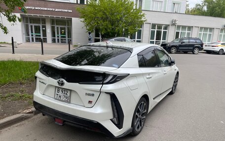 Toyota Prius IV XW50, 2017 год, 2 200 000 рублей, 3 фотография