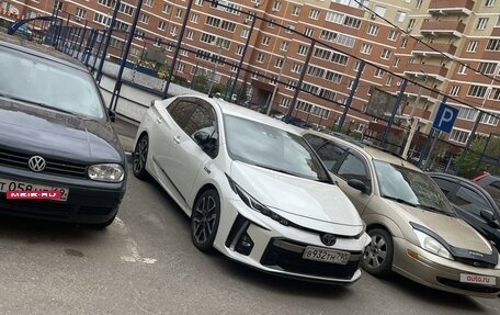 Toyota Prius IV XW50, 2017 год, 2 200 000 рублей, 2 фотография