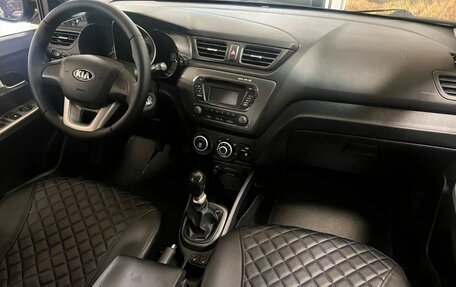 KIA Rio III рестайлинг, 2013 год, 998 000 рублей, 16 фотография