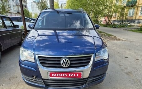 Volkswagen Touran III, 2008 год, 750 000 рублей, 2 фотография