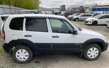 Chevrolet Niva I рестайлинг, 2019 год, 750 000 рублей, 6 фотография