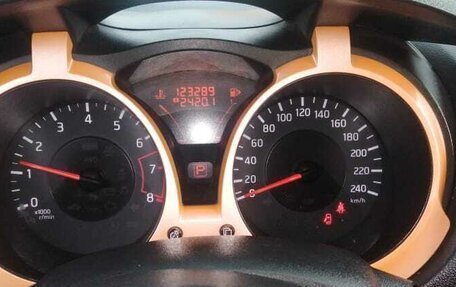 Nissan Juke II, 2011 год, 1 090 000 рублей, 10 фотография