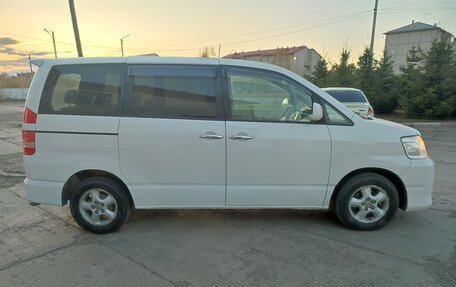 Toyota Noah III, 2001 год, 885 000 рублей, 4 фотография