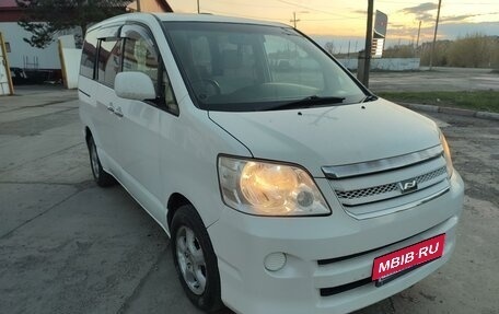 Toyota Noah III, 2001 год, 885 000 рублей, 2 фотография