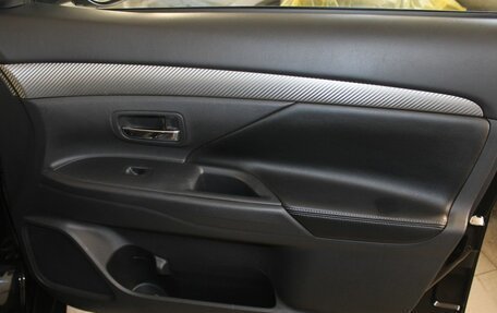 Mitsubishi Outlander III рестайлинг 3, 2013 год, 1 697 000 рублей, 11 фотография