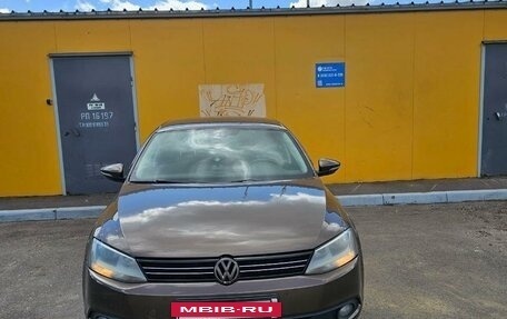 Volkswagen Jetta VI, 2013 год, 1 400 000 рублей, 2 фотография
