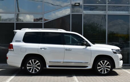 Toyota Land Cruiser 200, 2017 год, 6 800 000 рублей, 5 фотография