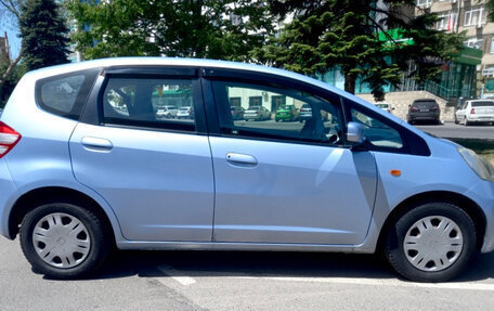 Honda Fit III, 2008 год, 735 000 рублей, 2 фотография