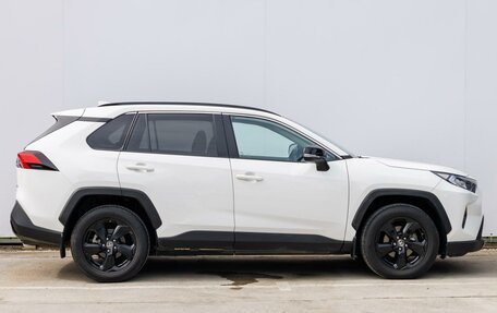 Toyota RAV4, 2021 год, 3 999 000 рублей, 5 фотография