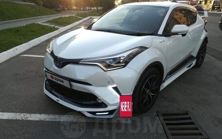 Toyota C-HR I рестайлинг, 2017 год, 2 300 000 рублей, 3 фотография