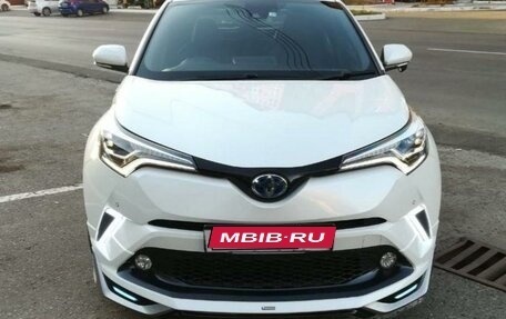 Toyota C-HR I рестайлинг, 2017 год, 2 300 000 рублей, 2 фотография