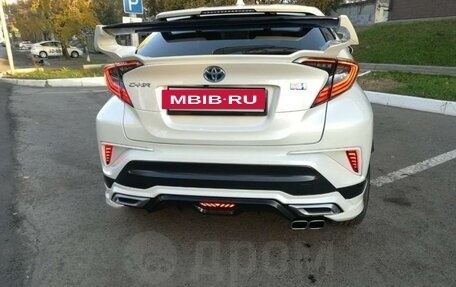 Toyota C-HR I рестайлинг, 2017 год, 2 300 000 рублей, 5 фотография