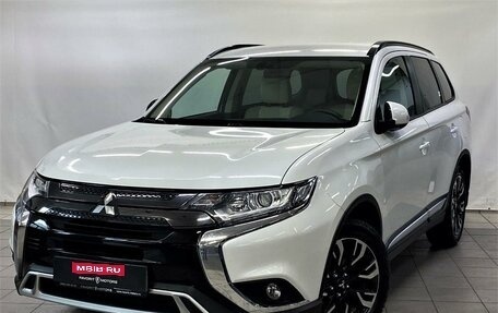 Mitsubishi Outlander III рестайлинг 3, 2021 год, 2 580 000 рублей, 1 фотография